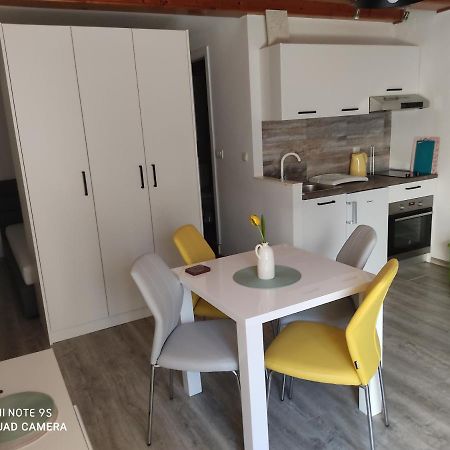 Fina M Studio Apartman กาลี ภายนอก รูปภาพ