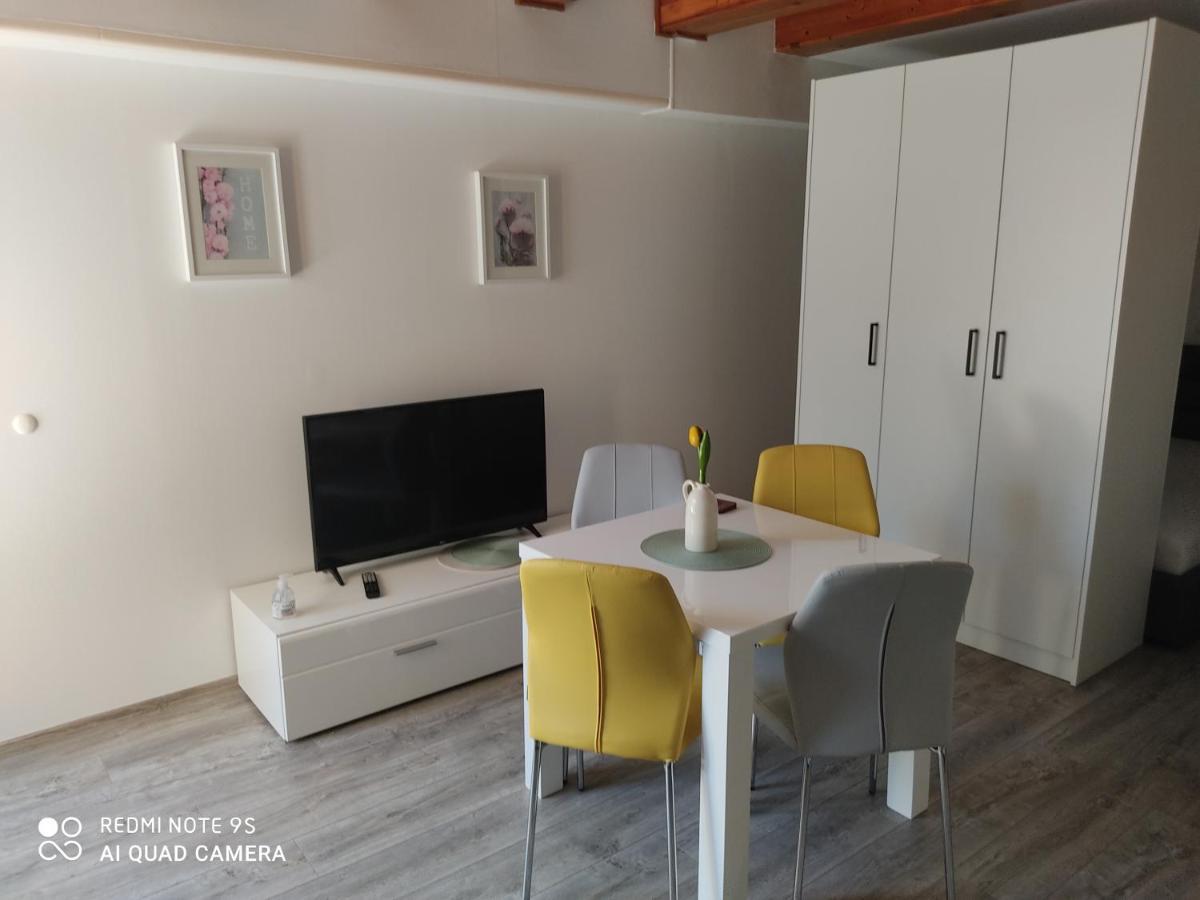 Fina M Studio Apartman กาลี ภายนอก รูปภาพ