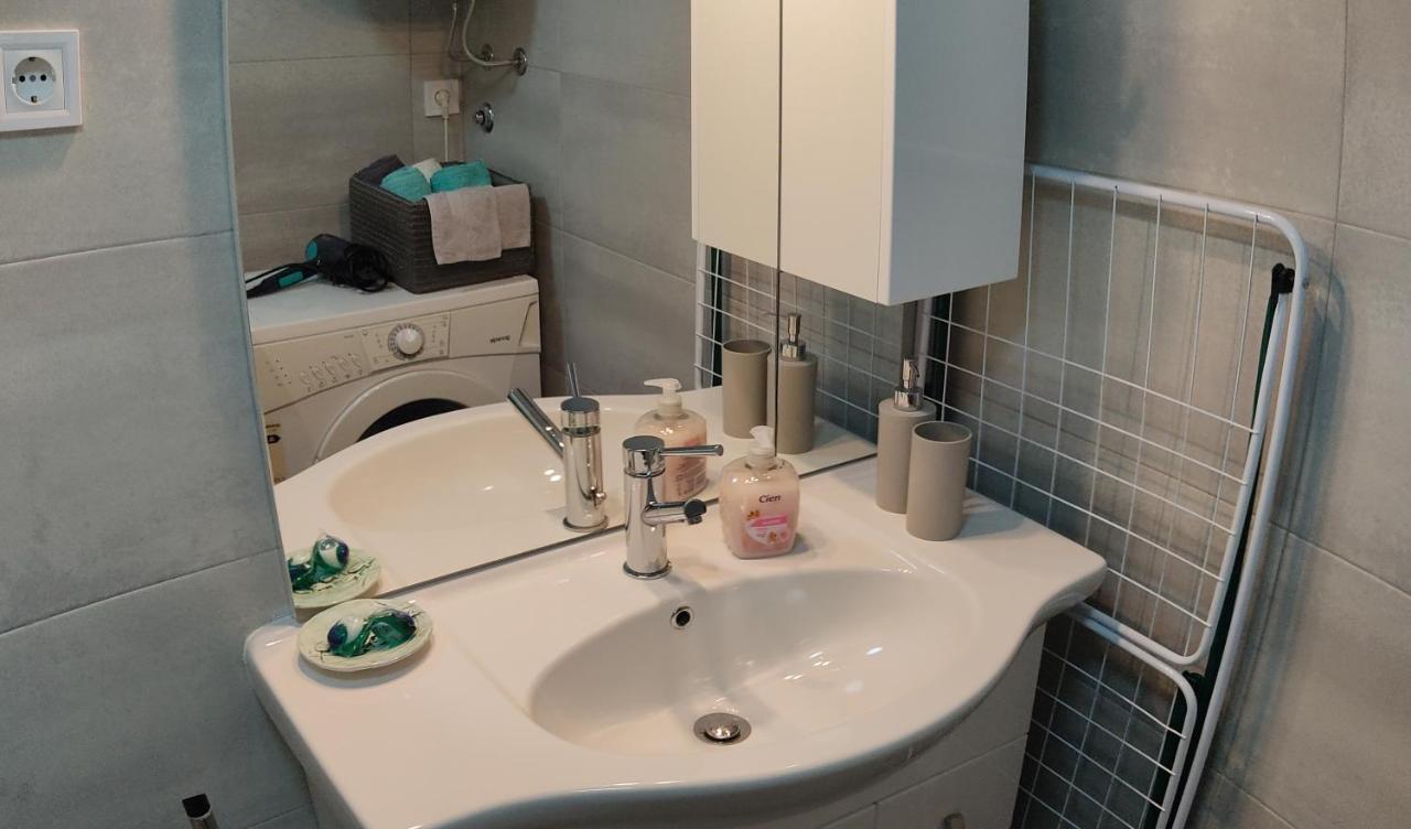 Fina M Studio Apartman กาลี ภายนอก รูปภาพ