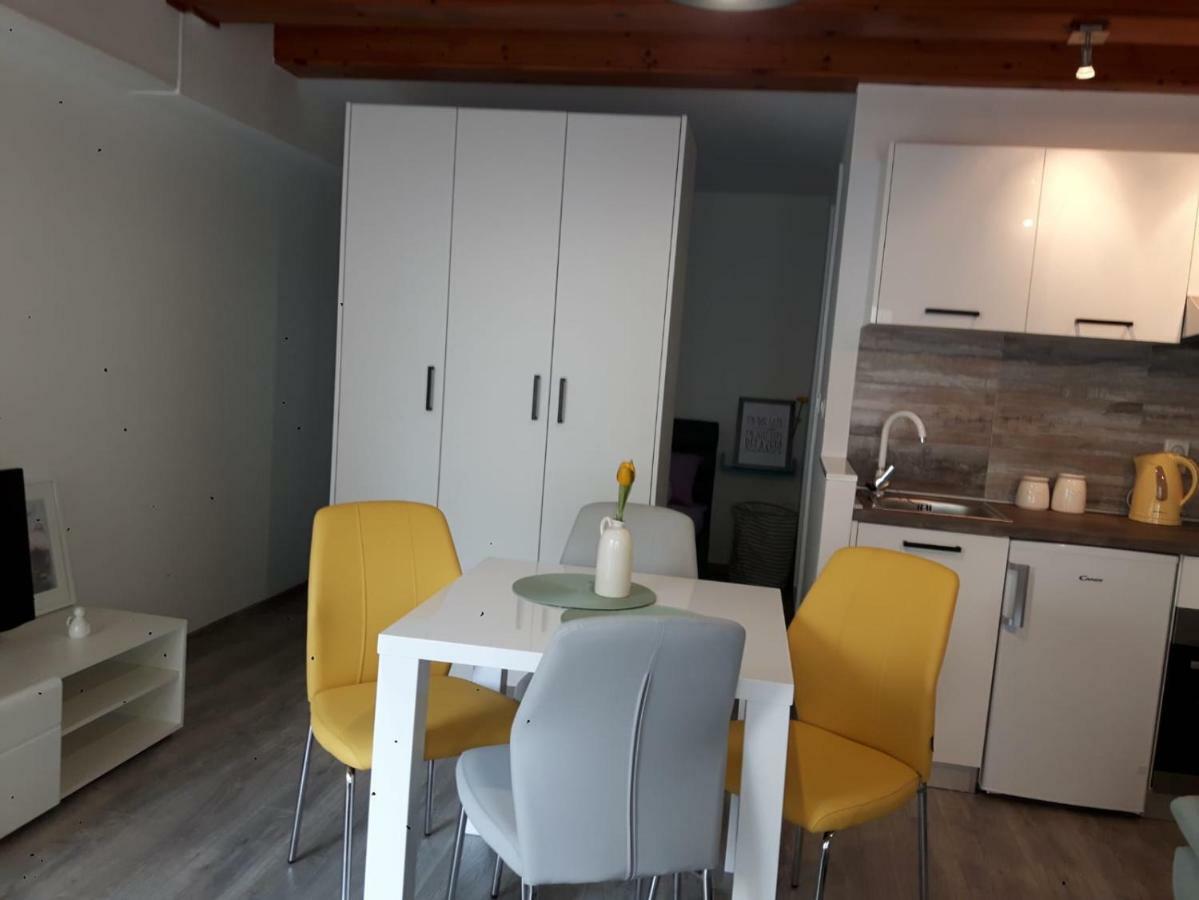 Fina M Studio Apartman กาลี ภายนอก รูปภาพ