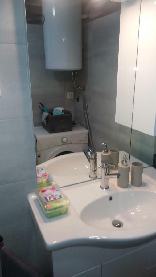 Fina M Studio Apartman กาลี ภายนอก รูปภาพ